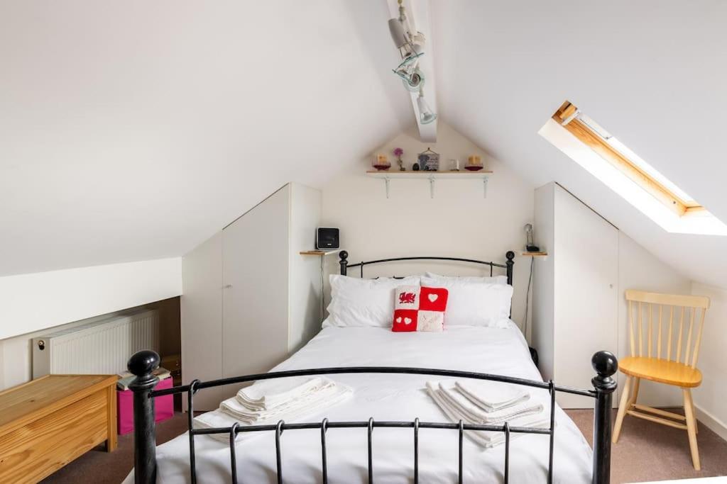 Spacious 3bed semi/Gamesroom/Drive/10mins to City