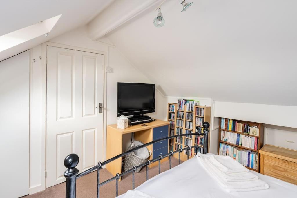 Spacious 3bed semi/Gamesroom/Drive/10mins to City