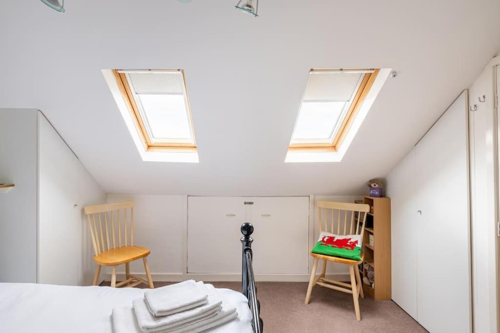 Spacious 3bed semi/Gamesroom/Drive/10mins to City