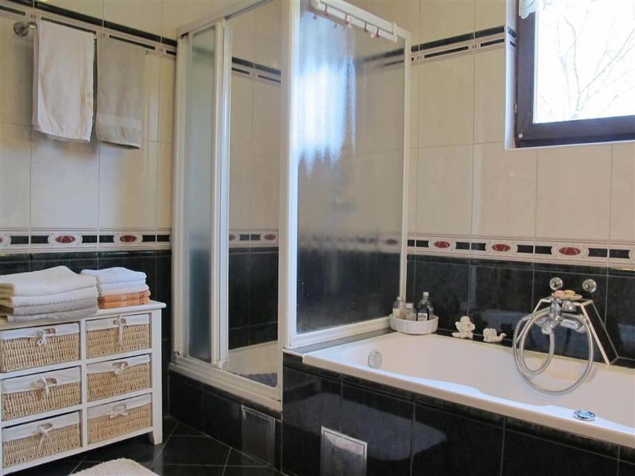 Ground floor homey apartment in a country home