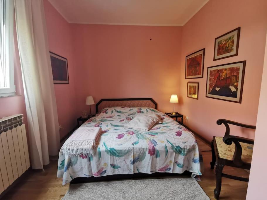 Ground floor homey apartment in a country home