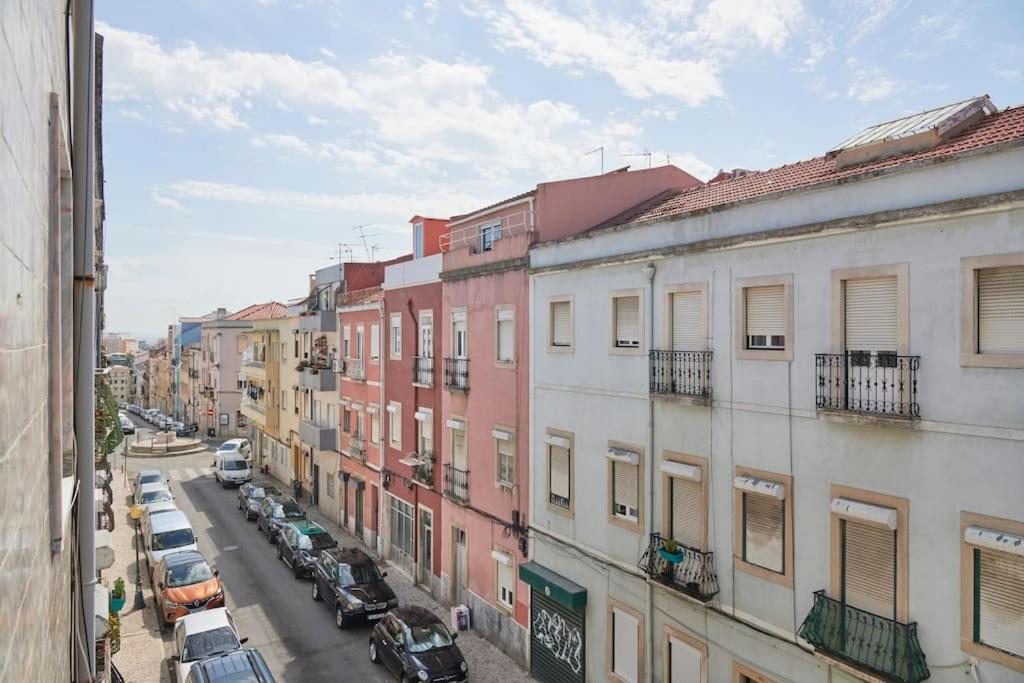 Bright Modern Apartment in Lisbon City Center with AC