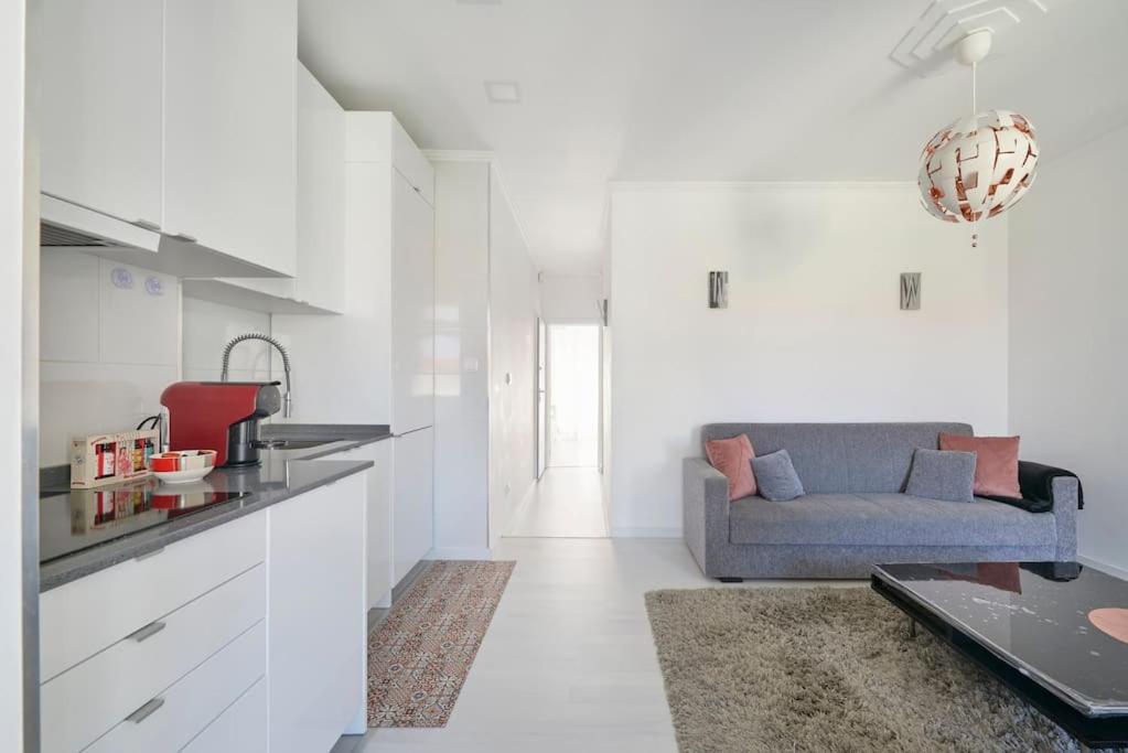 Bright Modern Apartment in Lisbon City Center with AC