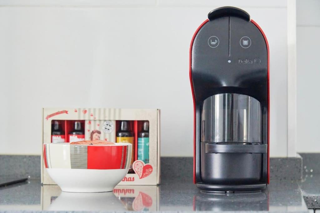 Bright Modern Apartment in Lisbon City Center with AC