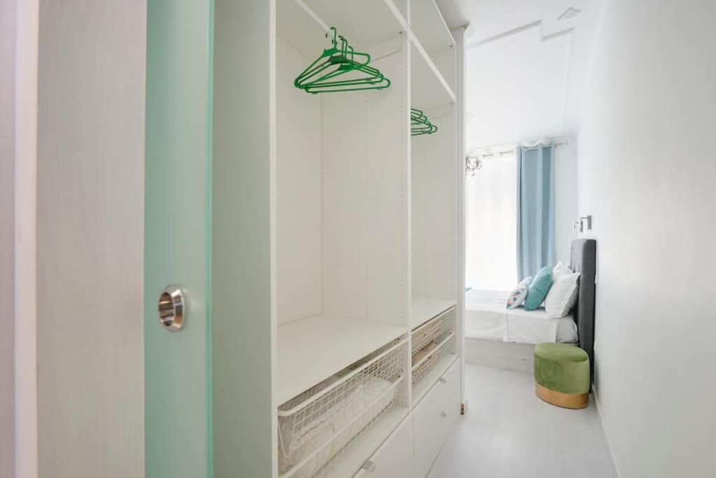 Bright Modern Apartment in Lisbon City Center with AC