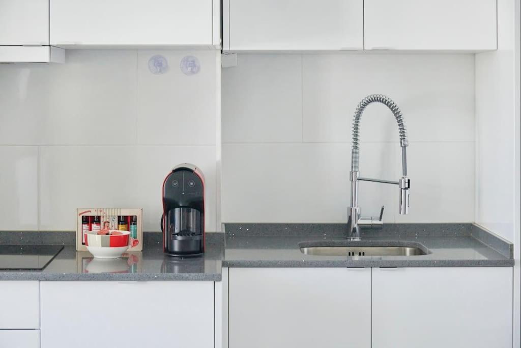 Bright Modern Apartment in Lisbon City Center with AC