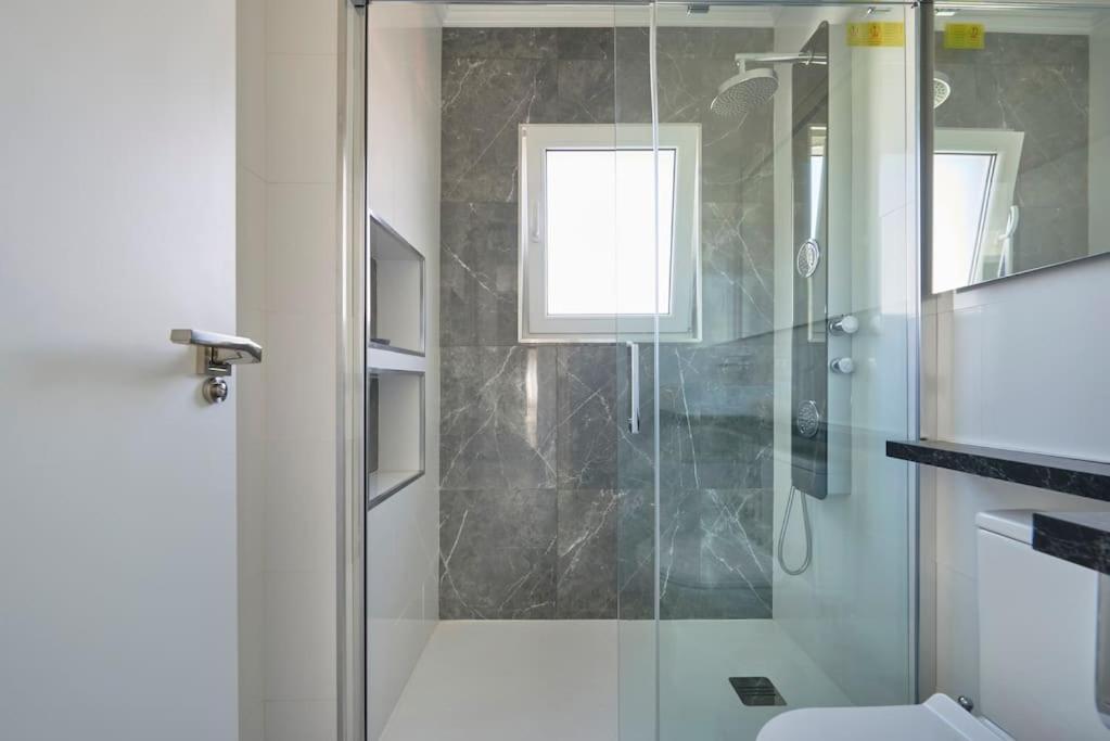 Bright Modern Apartment in Lisbon City Center with AC