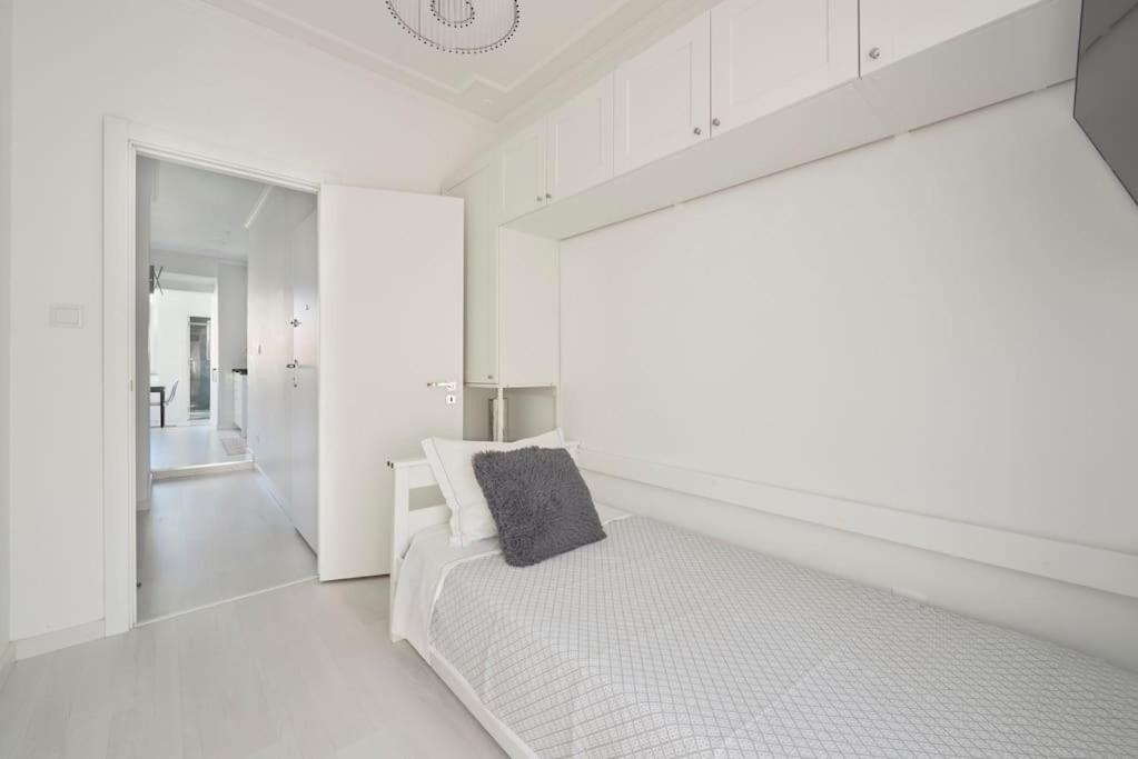 Bright Modern Apartment in Lisbon City Center with AC