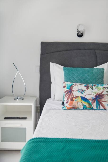 Bright Modern Apartment in Lisbon City Center with AC