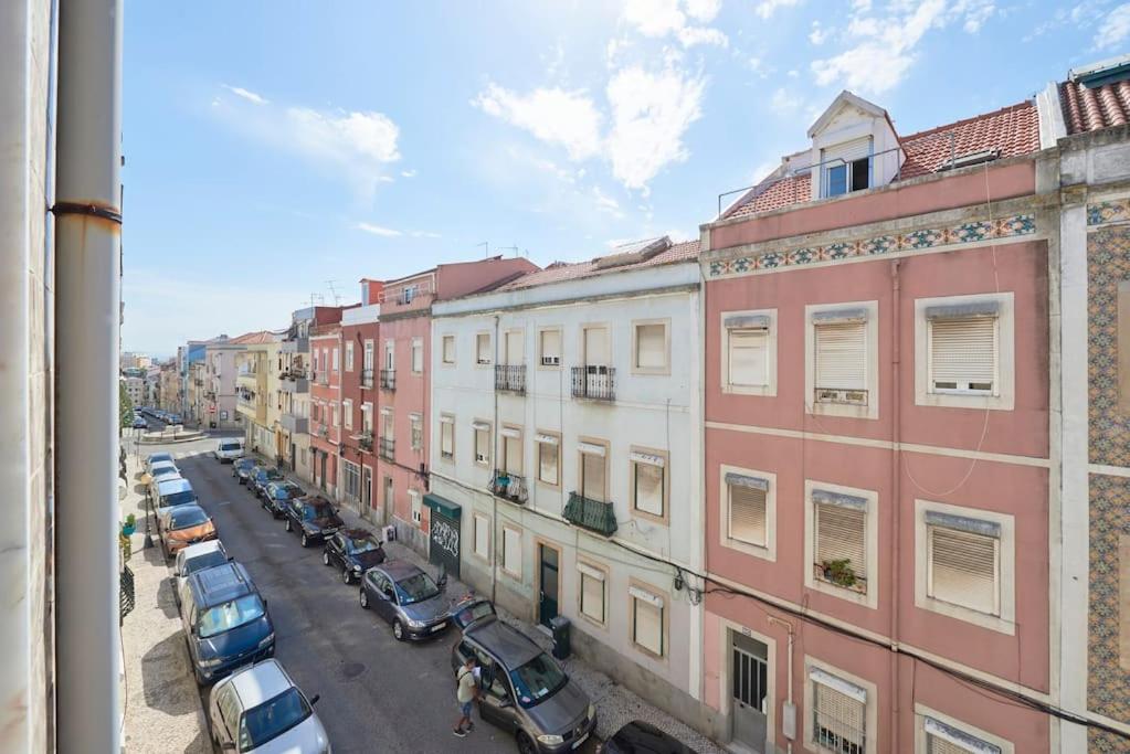 Bright Modern Apartment in Lisbon City Center with AC