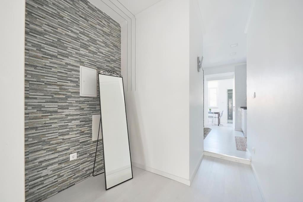 Bright Modern Apartment in Lisbon City Center with AC