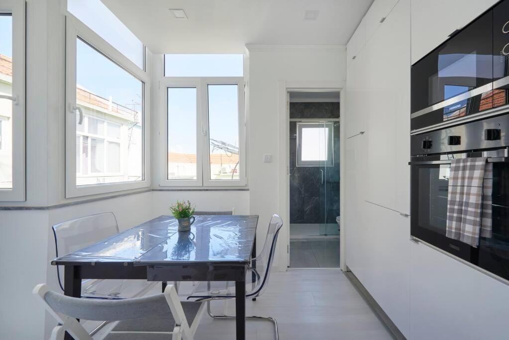 Bright Modern Apartment in Lisbon City Center with AC