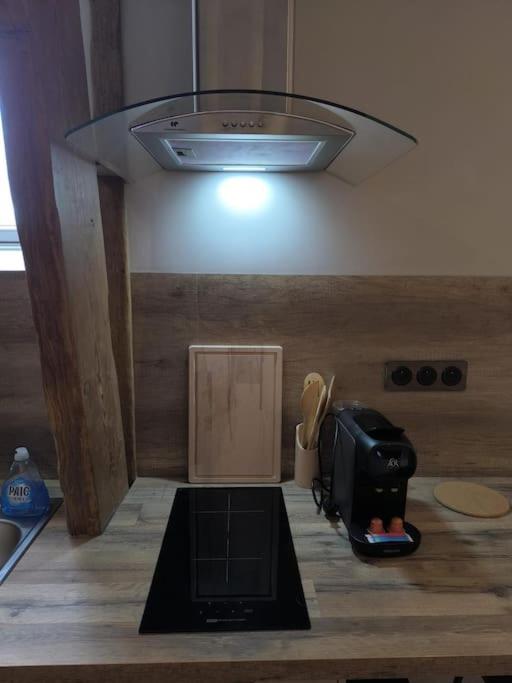 Grand Studio Place Morny refait à neuf