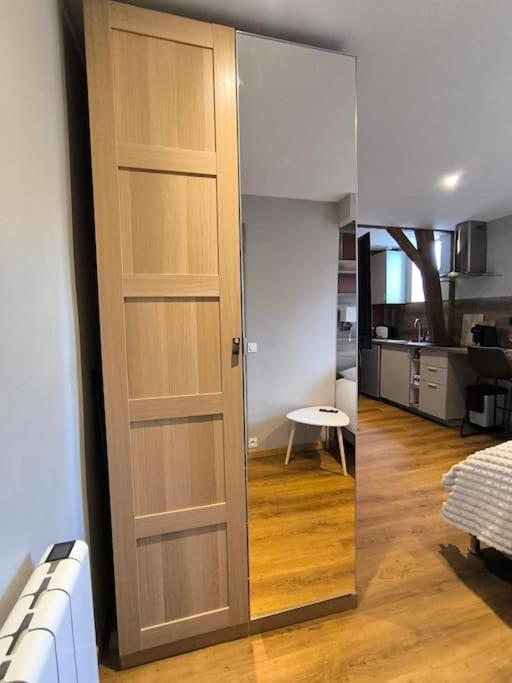 Grand Studio Place Morny refait à neuf