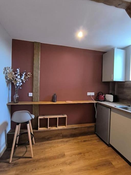 Grand Studio Place Morny refait à neuf