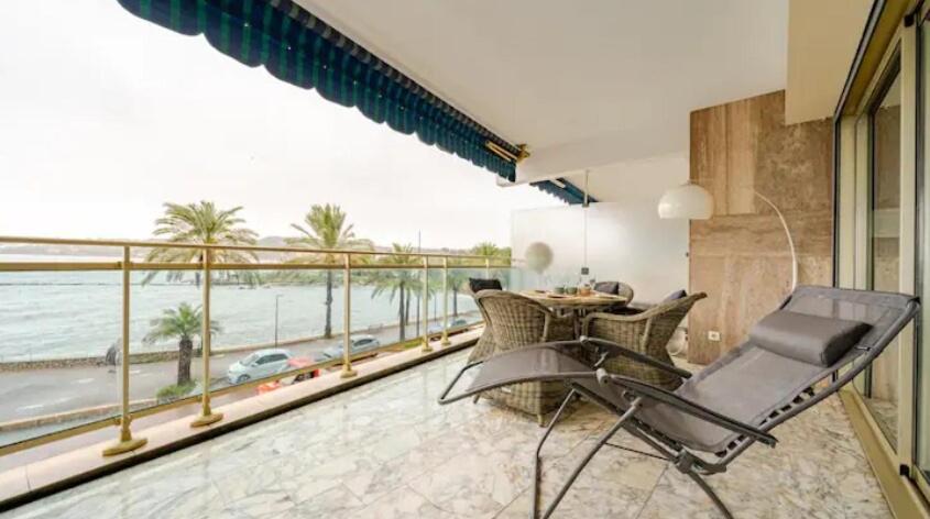 Appartement Antibes terrasse en front de mer