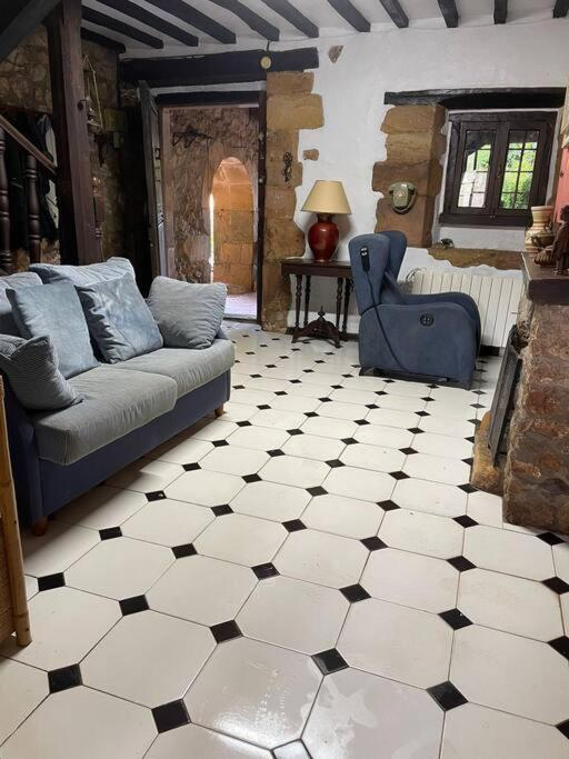 Casona histórica del S XVII en Novales