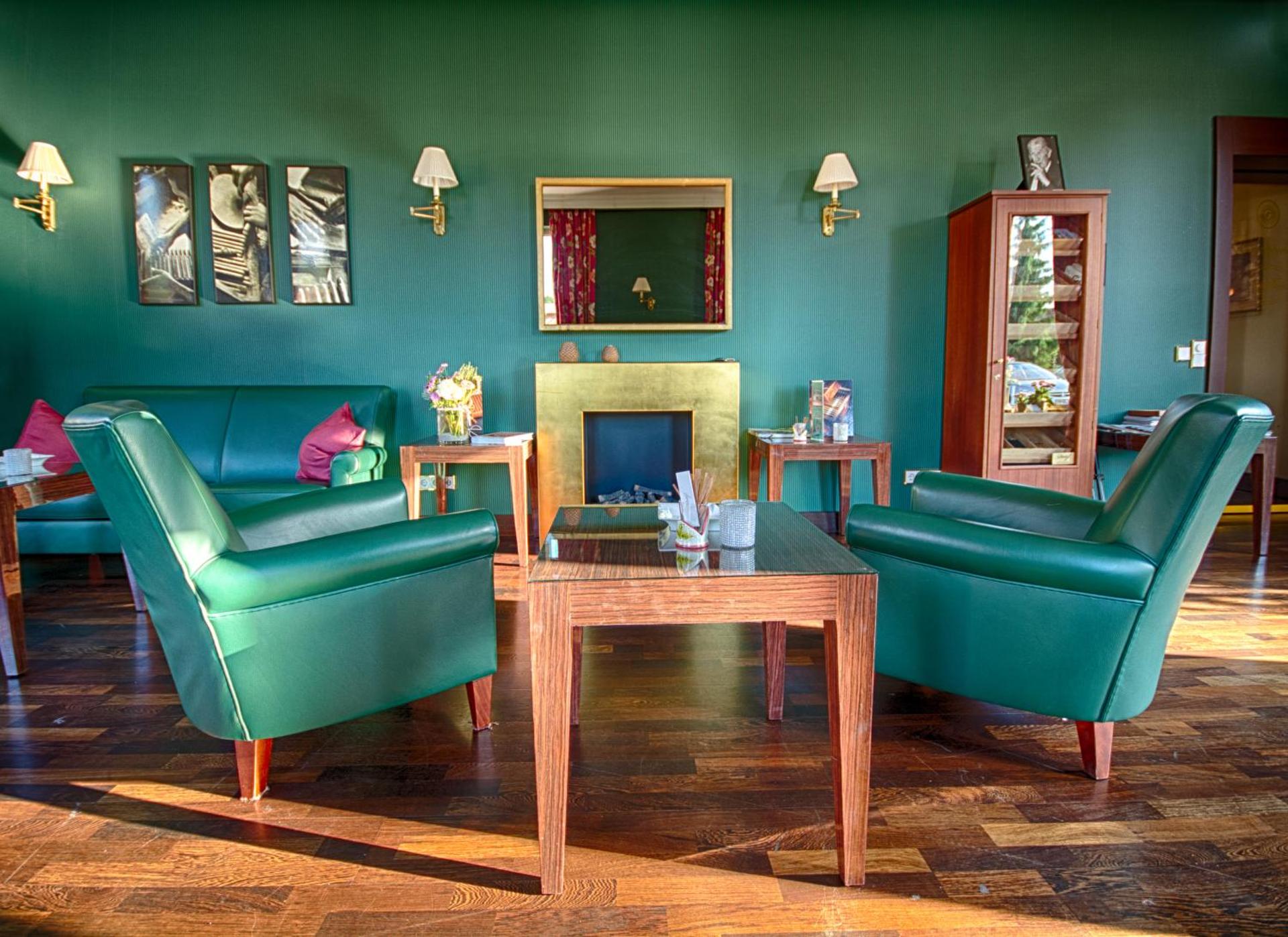 Communal lounge/ TV room