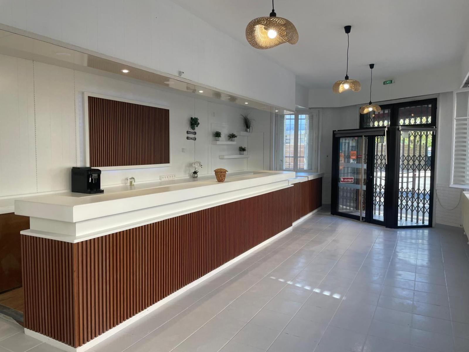 Hotel Clermont Airport