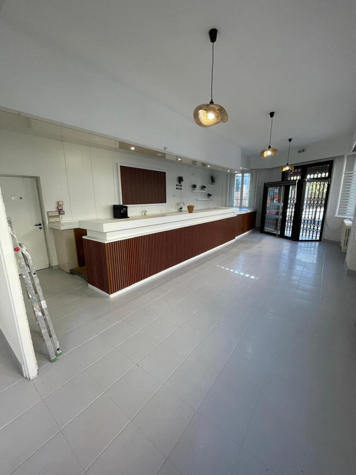 Hotel Clermont Airport