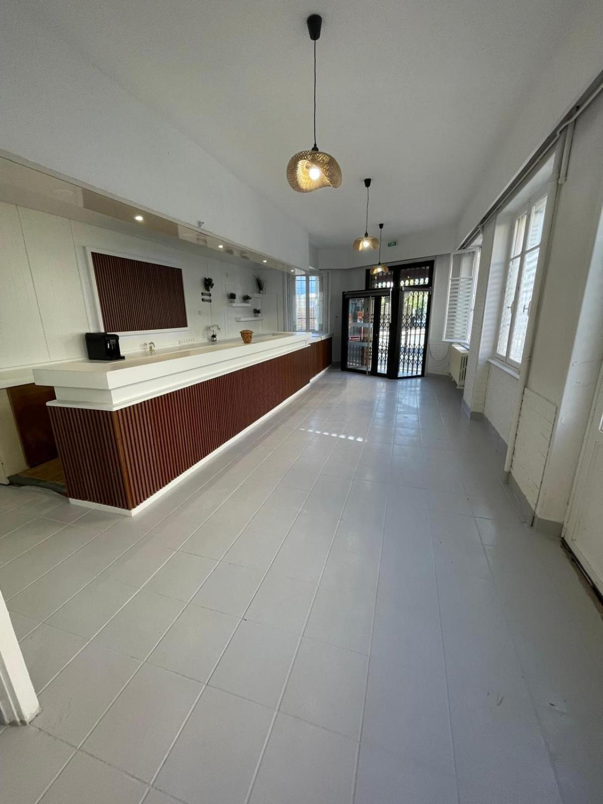 Hotel Clermont Airport