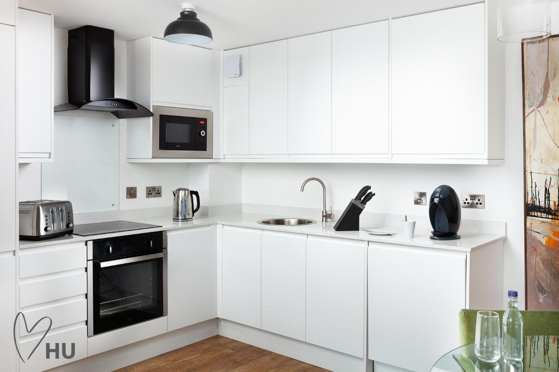 Boutique 1 Bdrm Duplex Suite on Marina 305