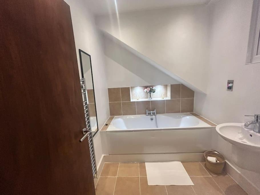 Peaceful 2-Bedroom Haven