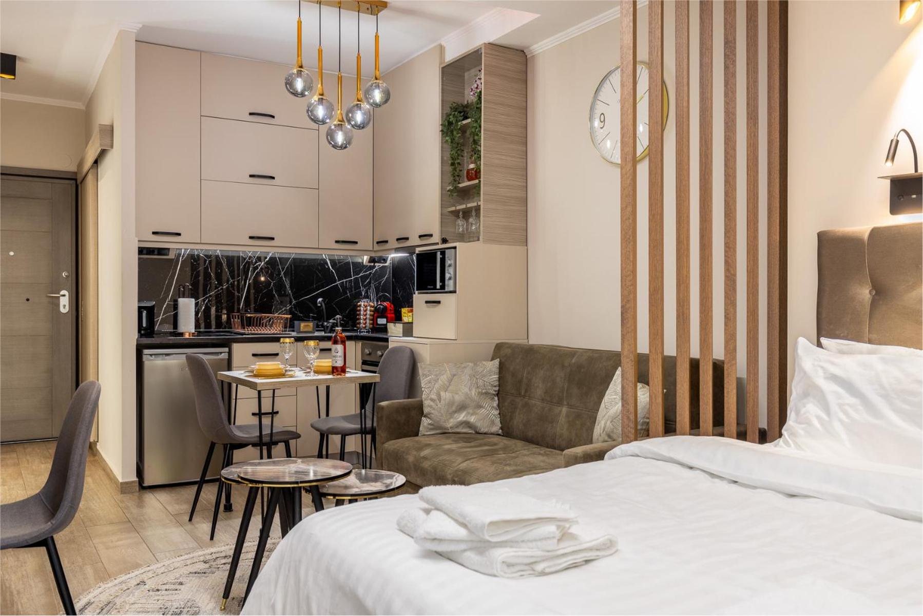 COZY DOWNTOWN APARTMENT