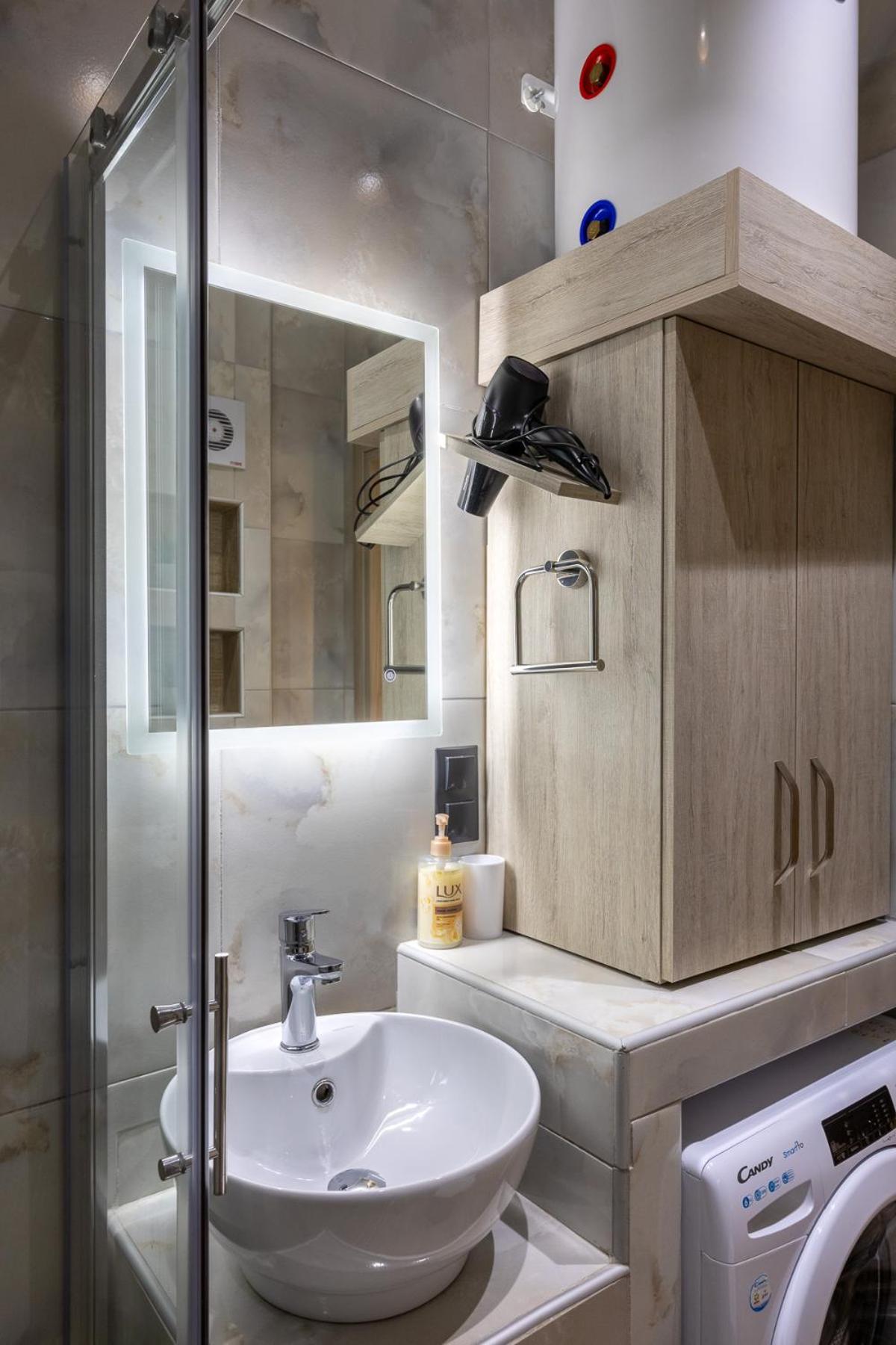 COZY DOWNTOWN APARTMENT