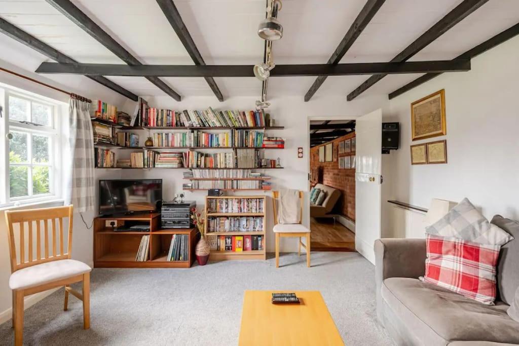 Cozy One-Bedroom Cottage in Great Tey