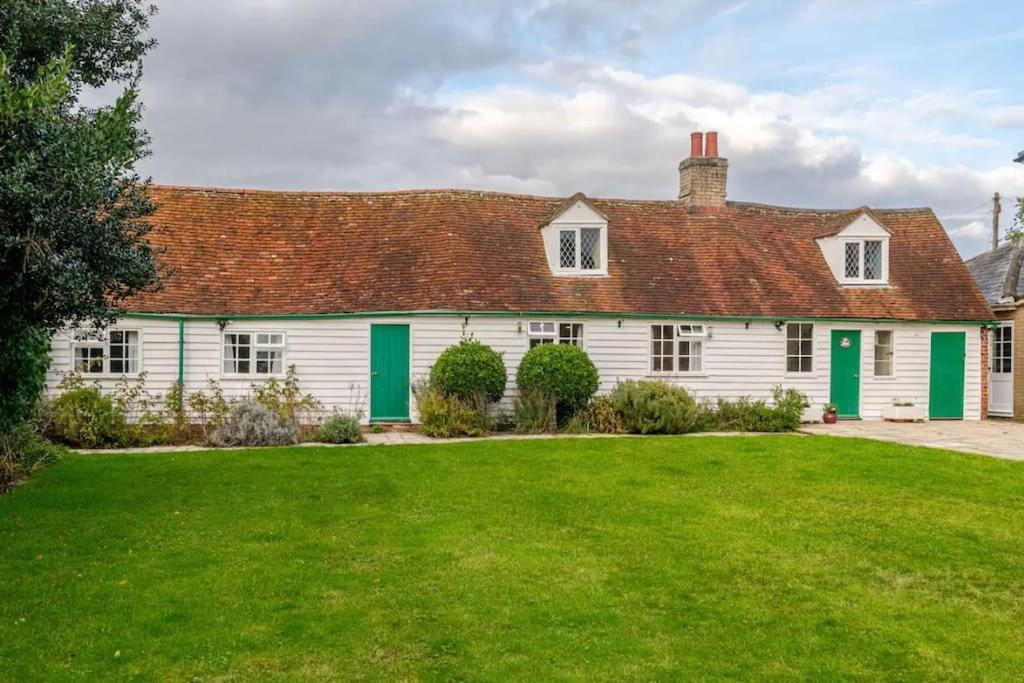 Cozy One-Bedroom Cottage in Great Tey