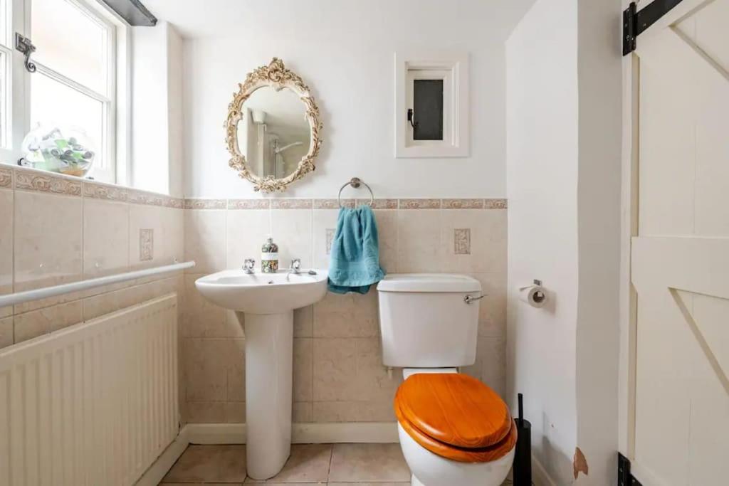 Cozy One-Bedroom Cottage in Great Tey