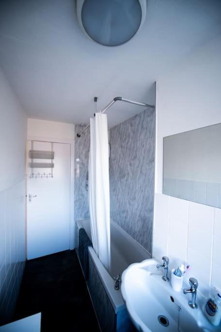 2 Bed Retreat with Roof Terrace