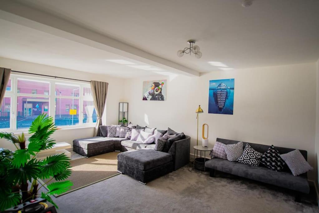 2 Bed Retreat with Roof Terrace