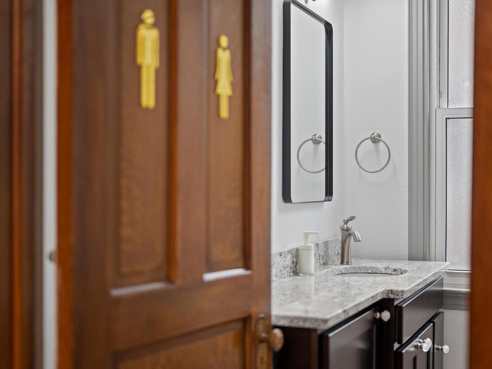 Oakland, Pittsburgh !F Unique and Stylish Private Bedroom with Private Bathroom