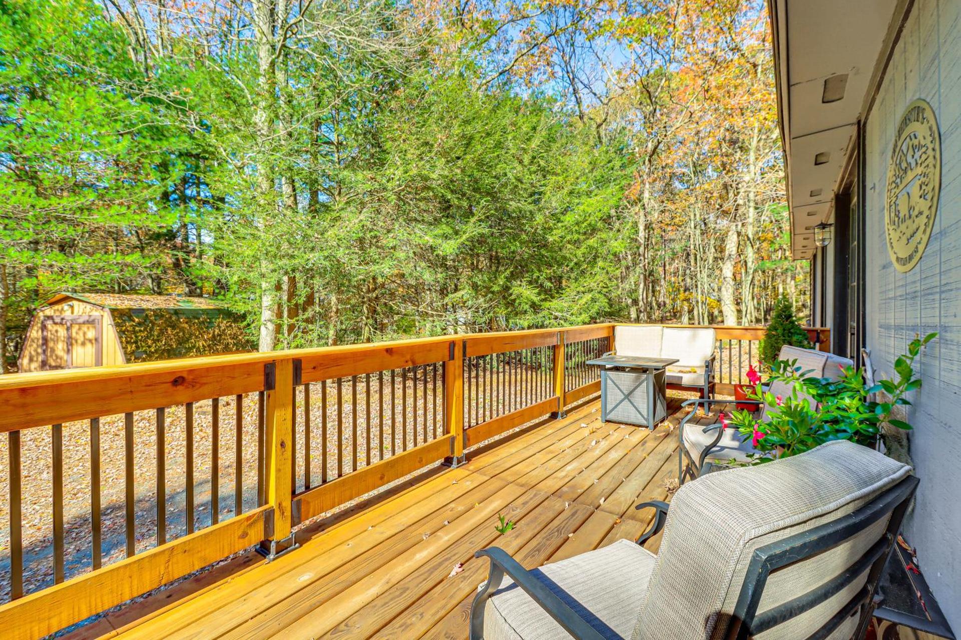 Peaceful Pocono Gem! Cabin 6 Mi to Dtwn Jim Thorpe