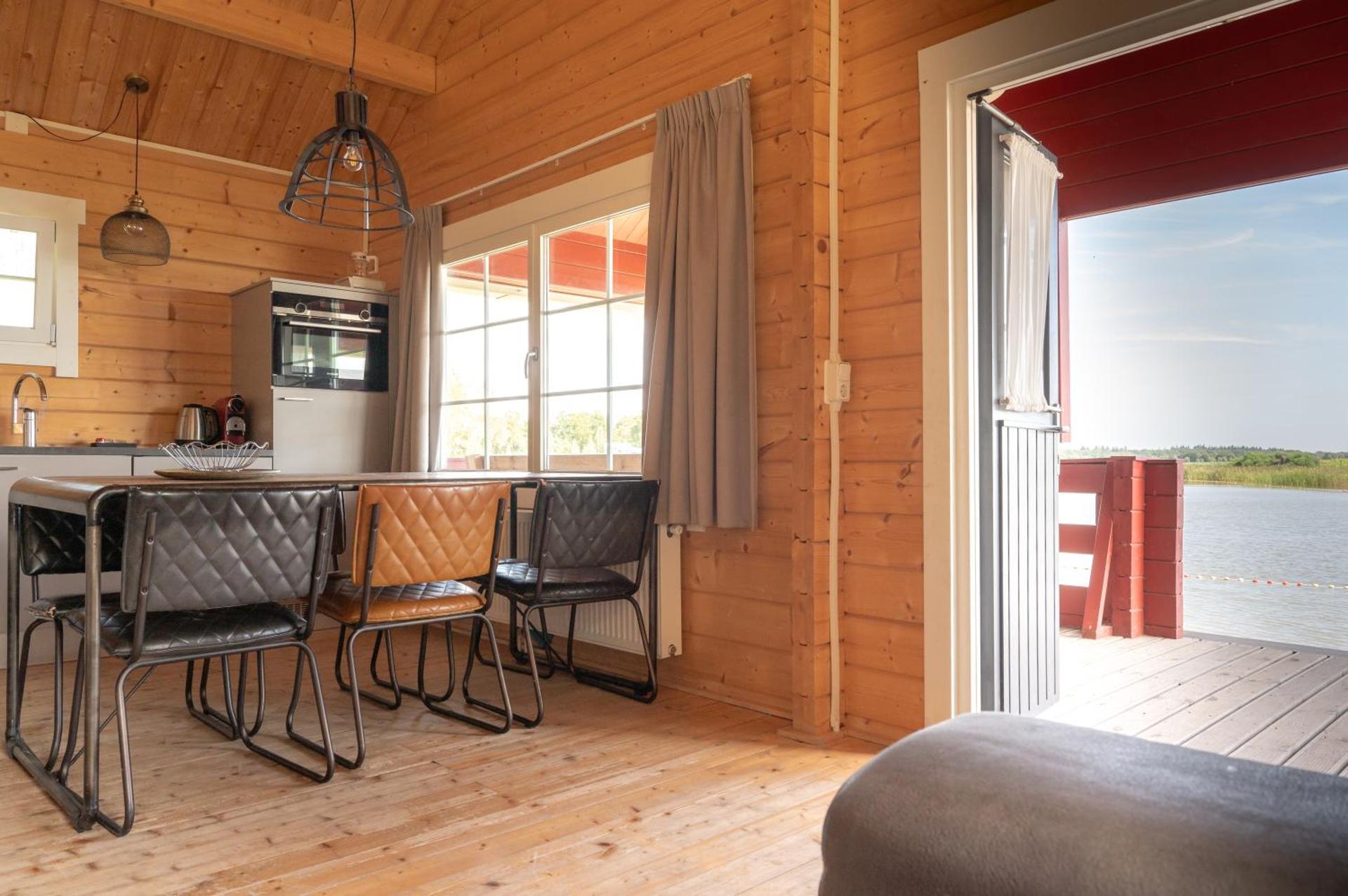 Water Lodge (1 bathroom)