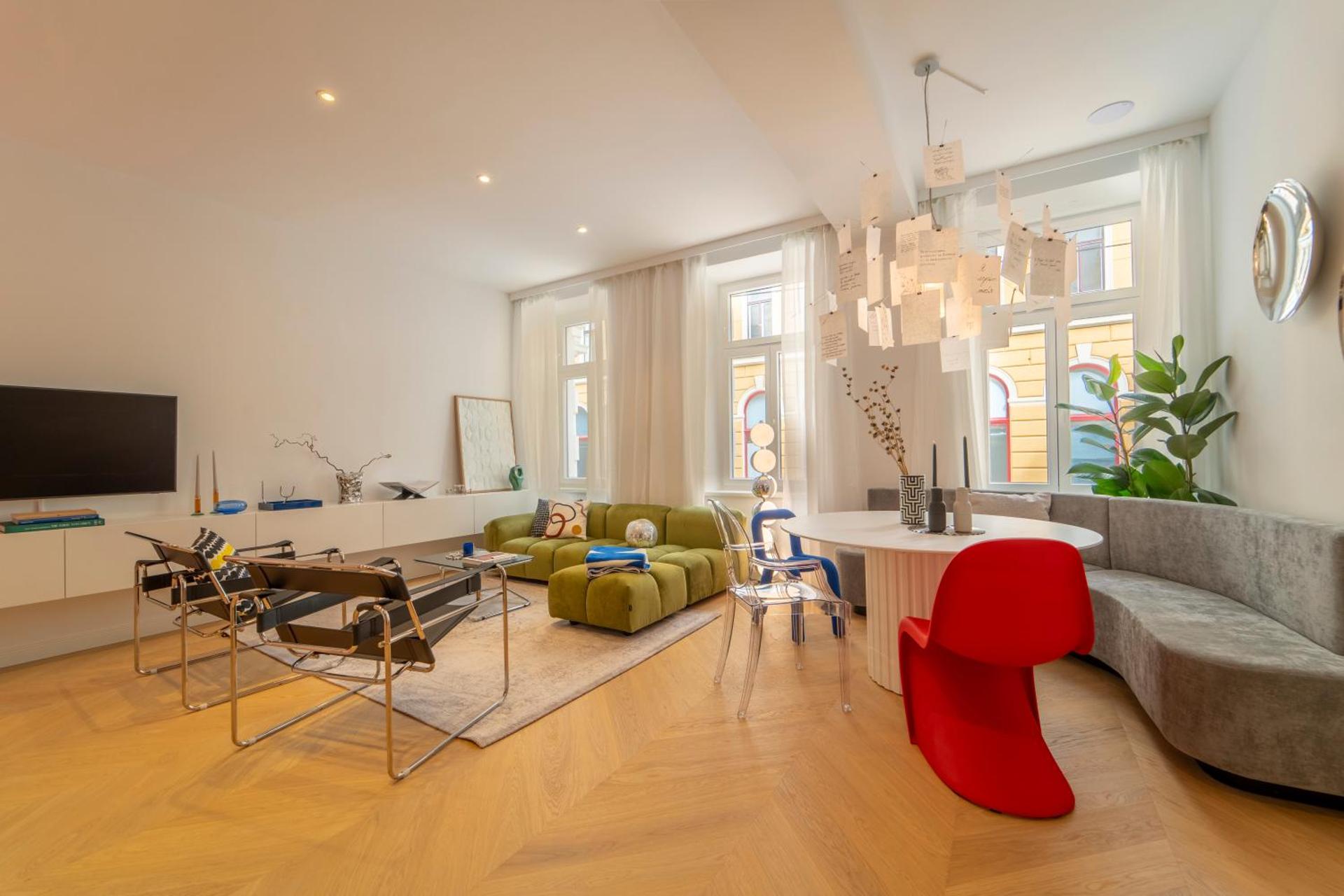 Communal lounge/ TV room