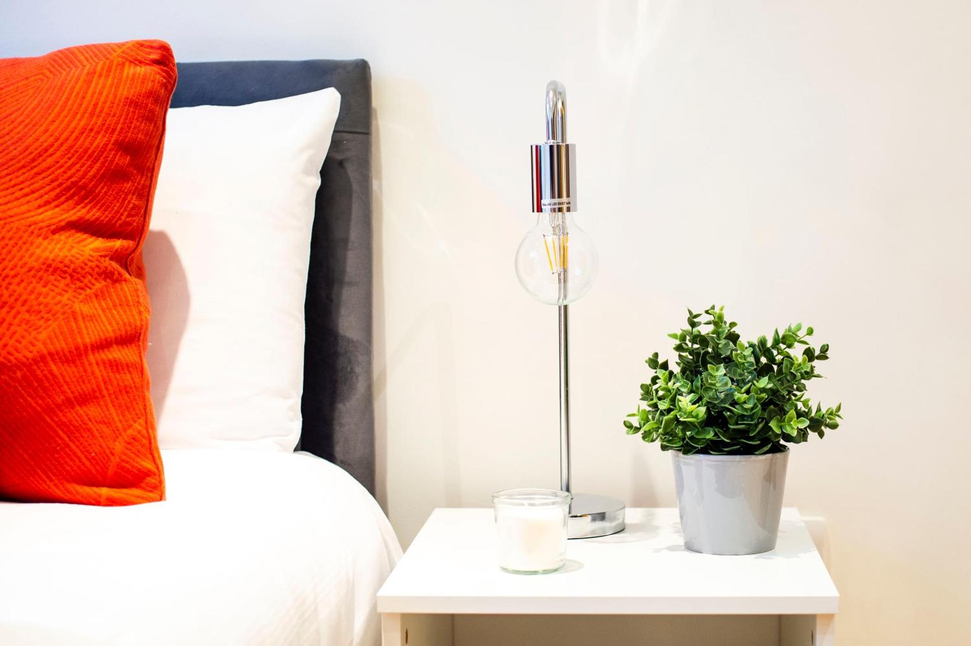 The Thamesview - Stylish 2 Bed Flat with Balcony