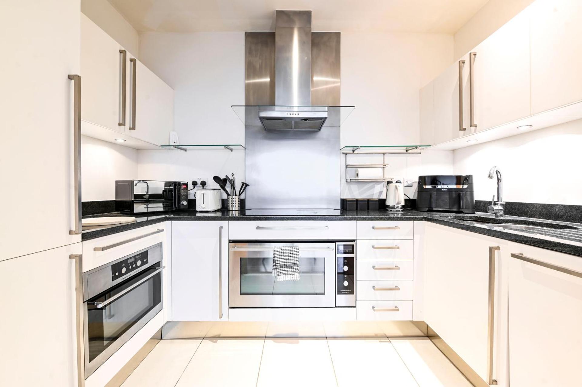 The Thamesview - Stylish 2 Bed Flat with Balcony