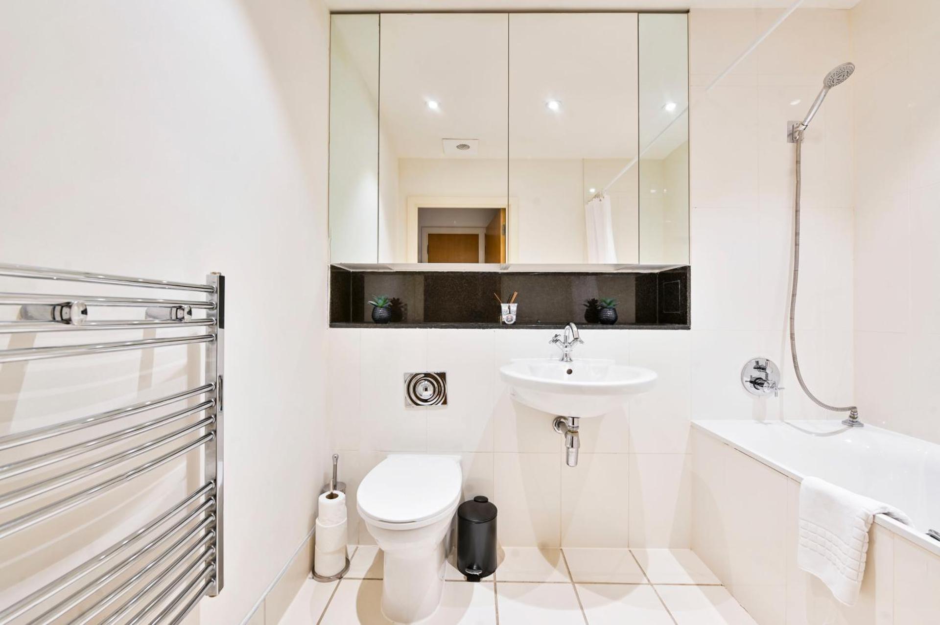 The Thamesview - Stylish 2 Bed Flat with Balcony