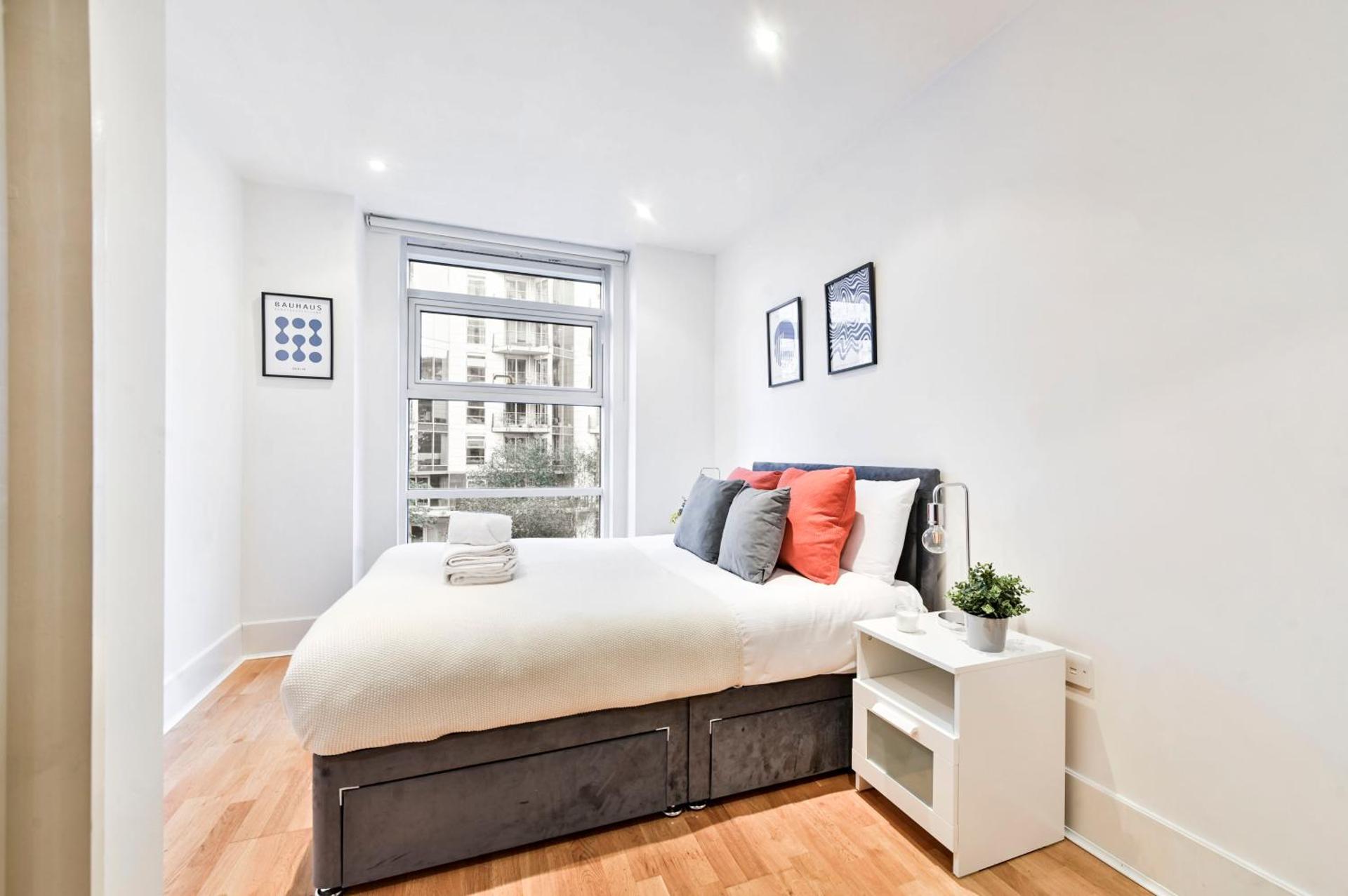 The Thamesview - Stylish 2 Bed Flat with Balcony