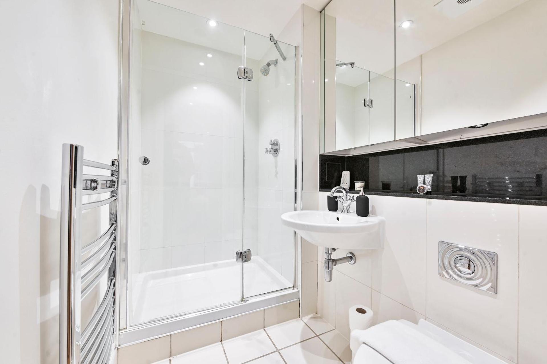 The Thamesview - Stylish 2 Bed Flat with Balcony