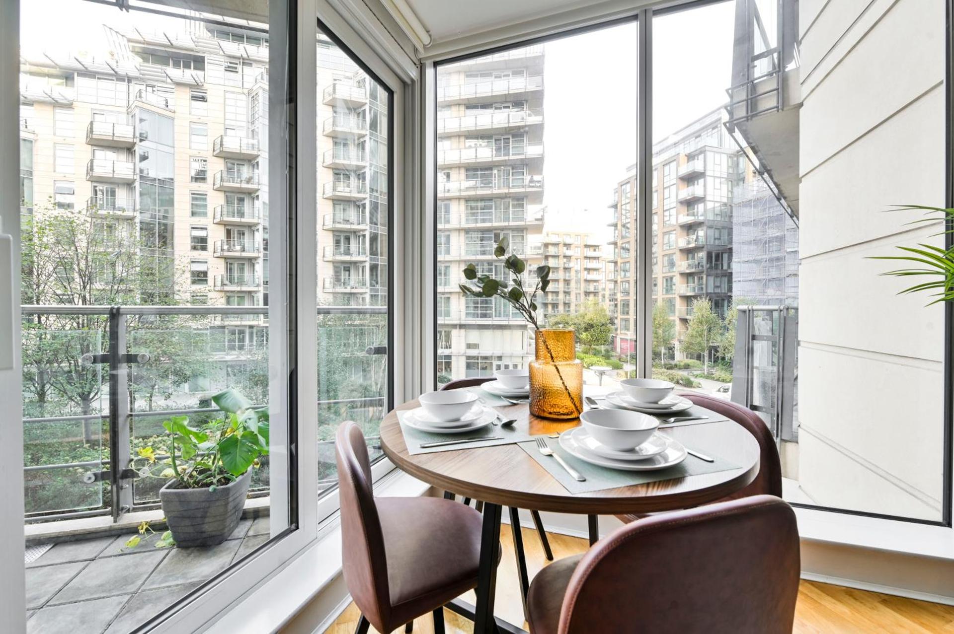 The Thamesview - Stylish 2 Bed Flat with Balcony