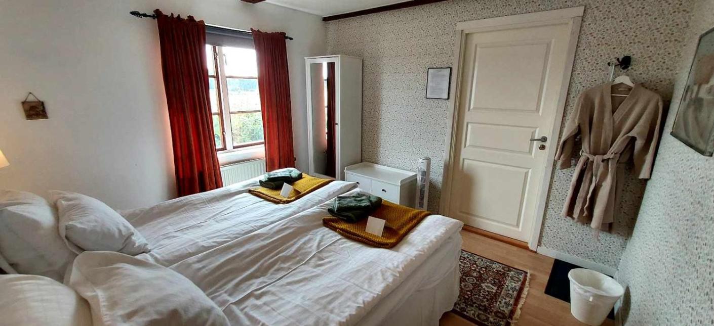 Standard Twin Room with Shared Bathroom