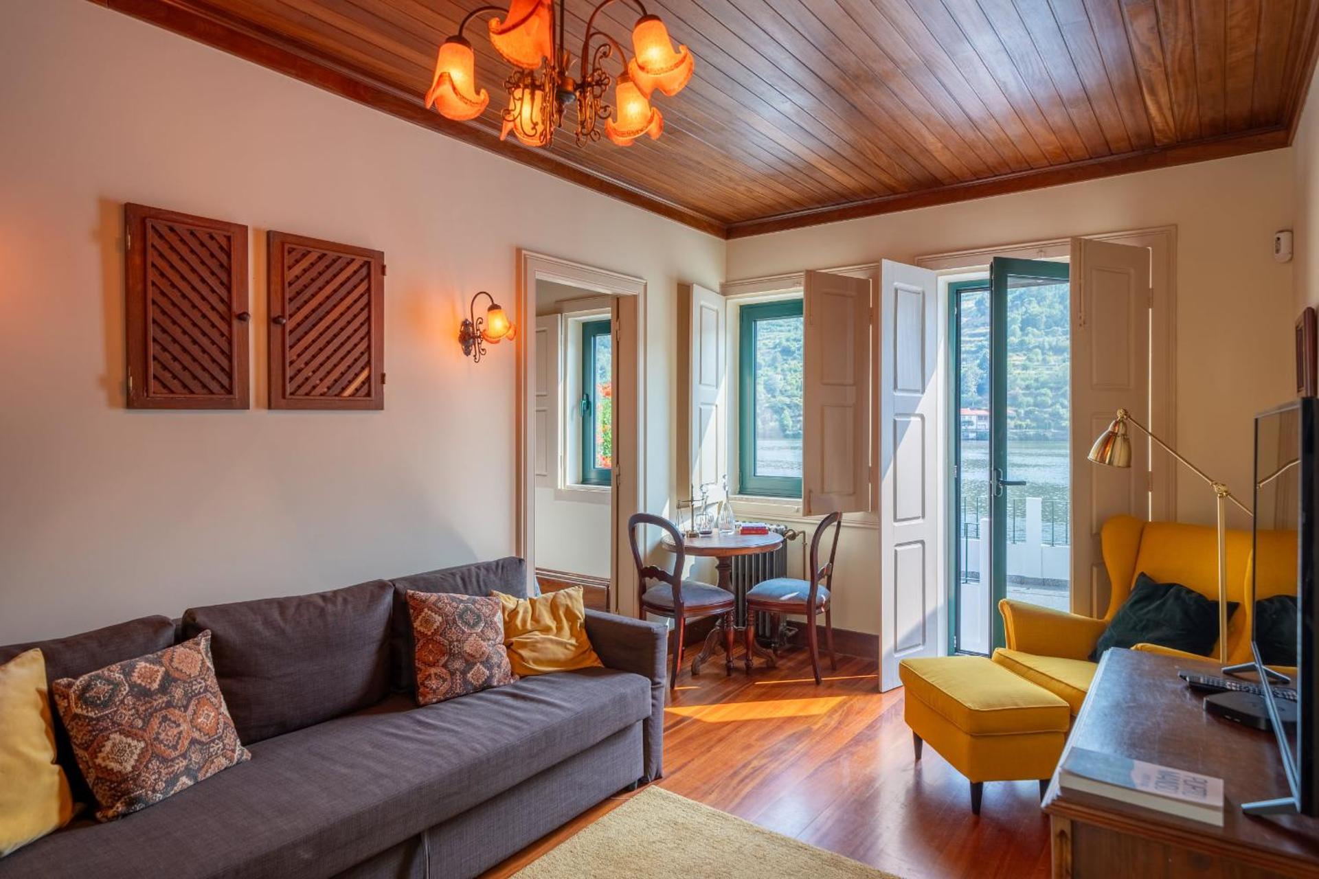 Communal lounge/ TV room