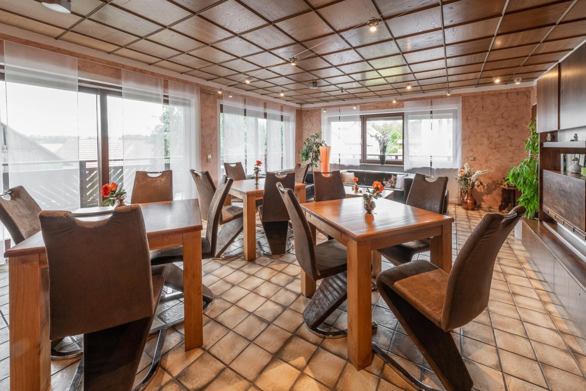 Communal lounge/ TV room