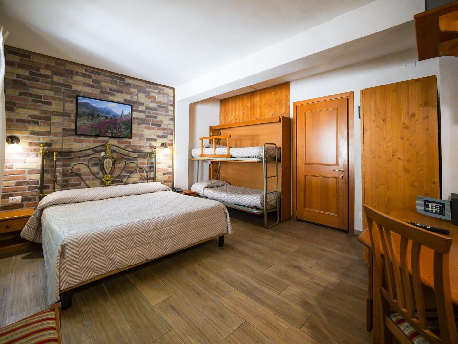 Classic Quadruple Room