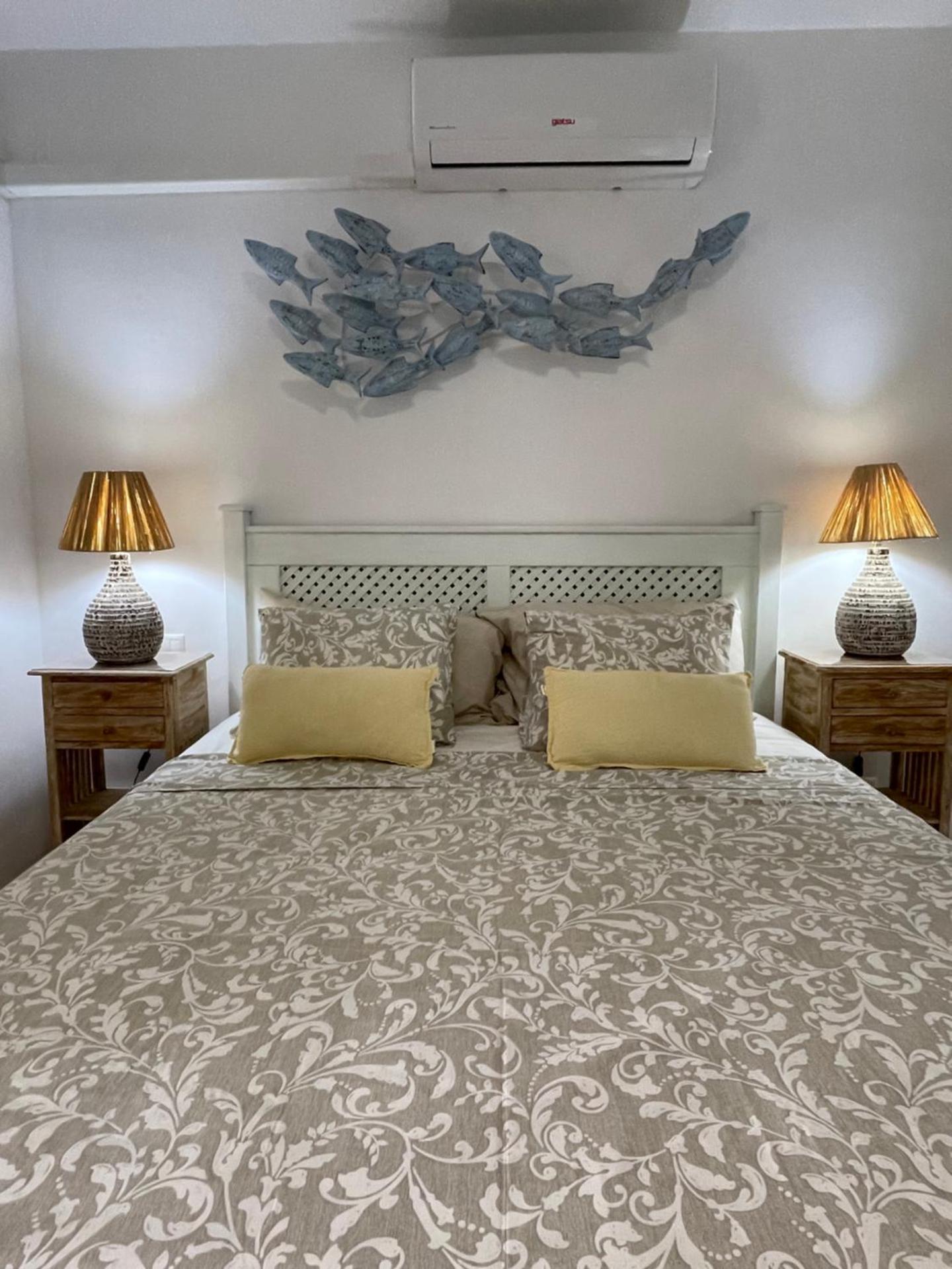 PORT ROYAL APARTMENTS, Heated pool, Speed WiFi, Terrace