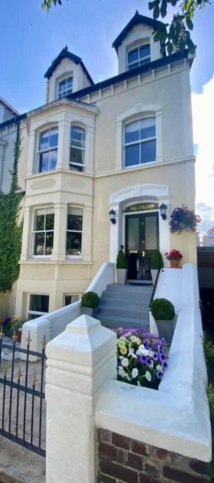 Willesden, Apartment 2, A beautifully furnished and spacious apartment located in the heart of Llandudno